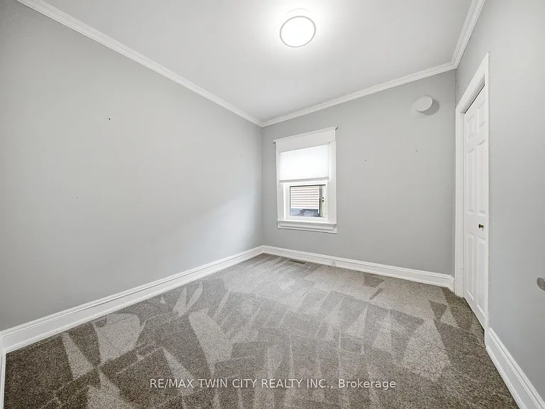 76 N Grey St E — Photo 20
