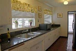 4th image of 5020 N Lyman Ave