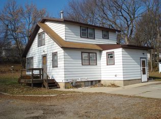 52 Iowa St, Arnolds Park, IA 51331