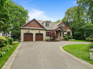 190 Maplewood Rd, Mississauga, ON L5G 2M6