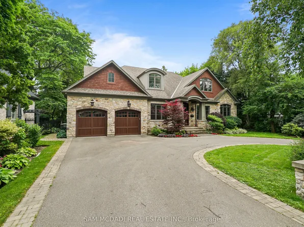 190 Maplewood Rd, Mississauga, ON L5G 2M6