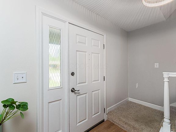 5th image of 685 Vancouver Dr