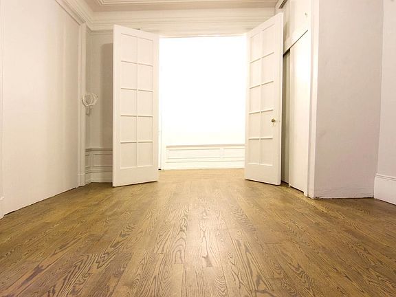 3rd image of 162 W 54th St APT 6B