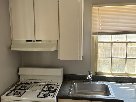 3rd image of 50 Baldwin St