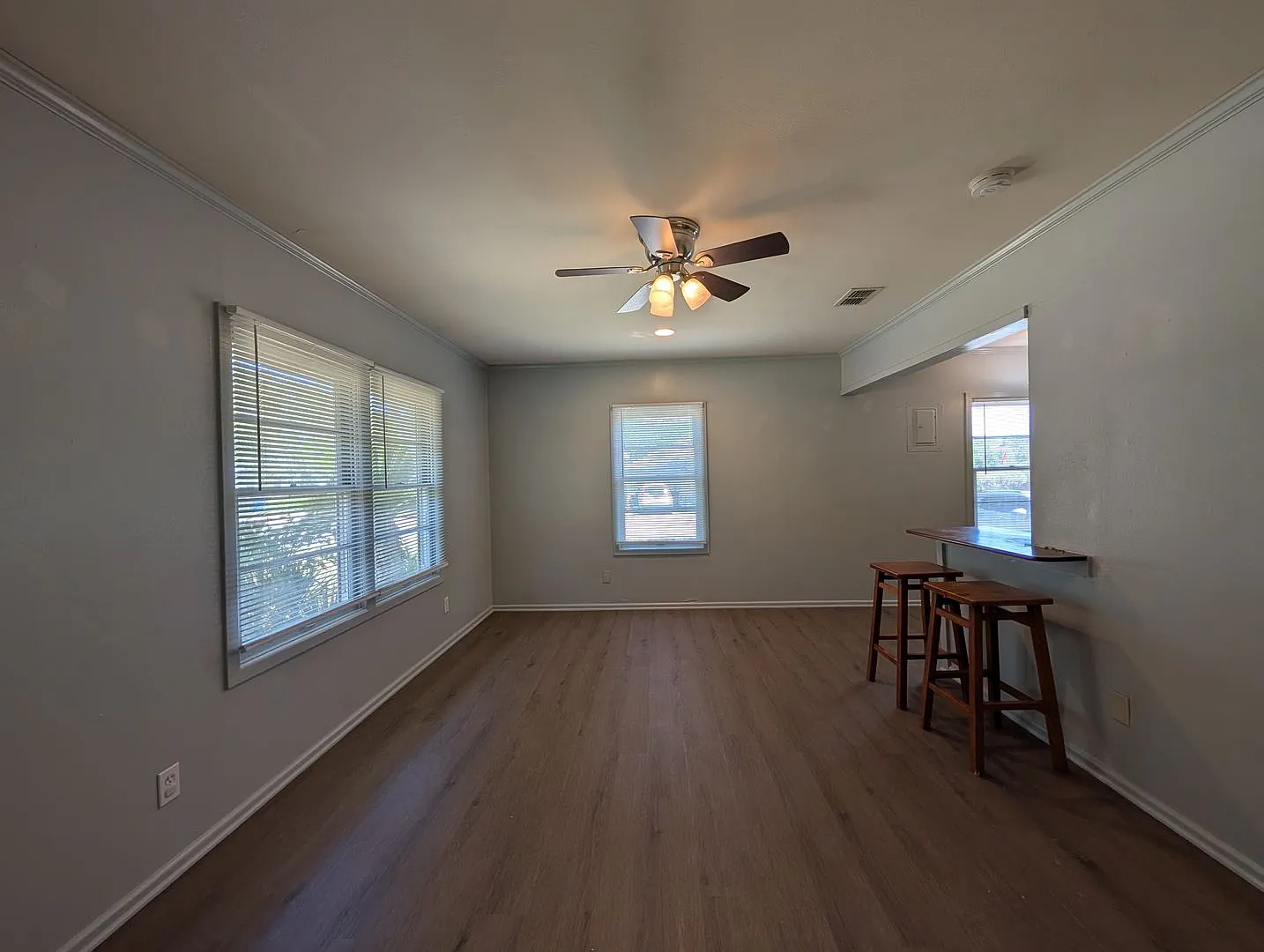 2/1 House With a Detached Garage / Garage Has Pool Table & Bathroom / Fridge Included /Large Corn... — Photo 4
