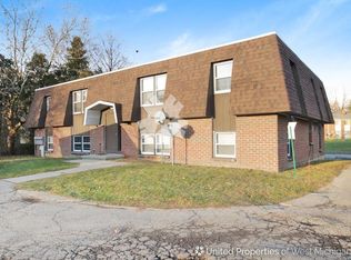 4131 Oak Park Dr SE, Grand Rapids, MI 49508