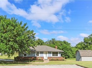 1502 NE Hardage Cir, Lees Summit, MO 64086