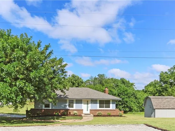 1502 NE Hardage Cir, Lees Summit, MO 64086