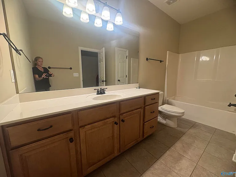 210 Treetop Dr NE — Photo 17