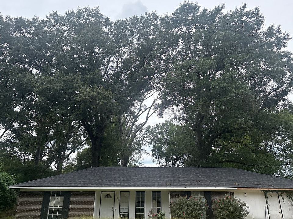 1st image of 135 Oakridge Dr