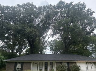 135 Oakridge Dr, Jackson, MS 39212