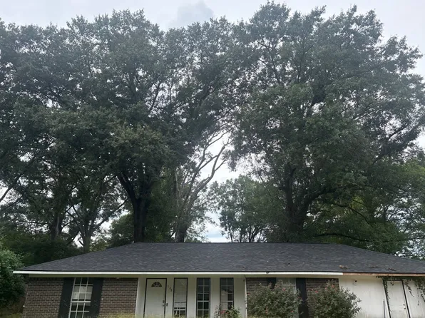 135 Oakridge Dr, Jackson, MS 39212