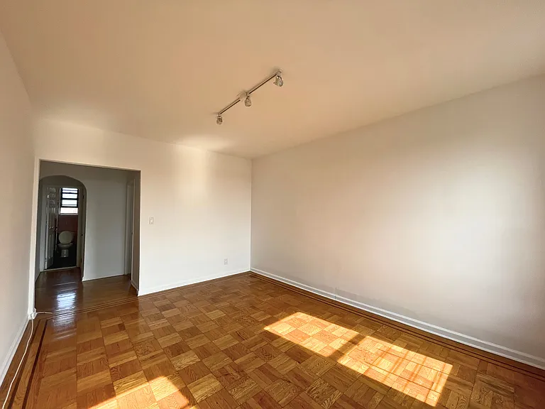 815 E 14th St #6E — Photo 7