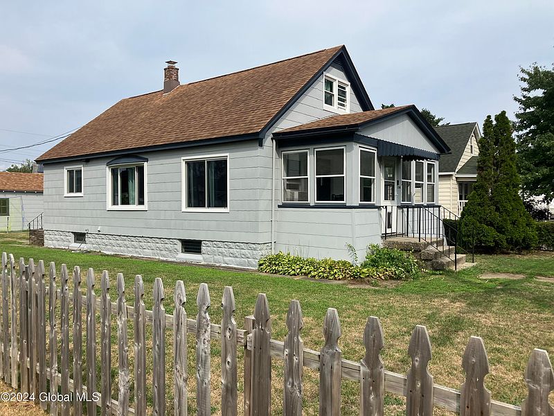 3rd image of 1501 Curry Road