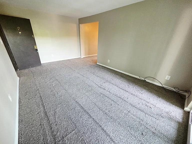 111 Pine Dr — Photo 4