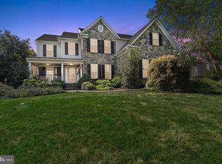 1221 Admiral Zumwalt Ln, Herndon, VA 20170