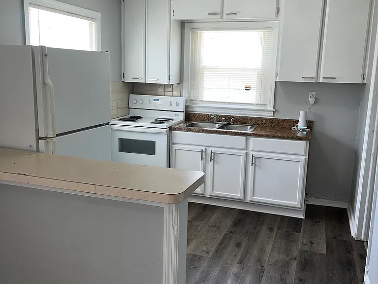 2226 N Kenyon St — Photo 8