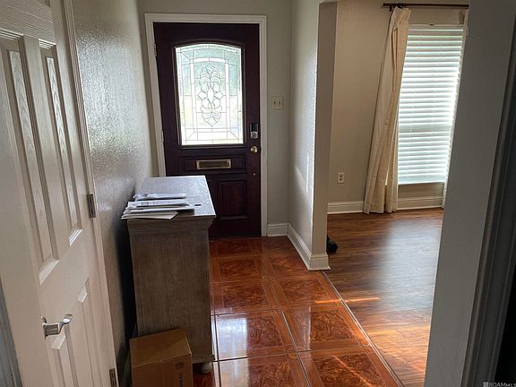 3rd image of 633 Woodcliff Dr