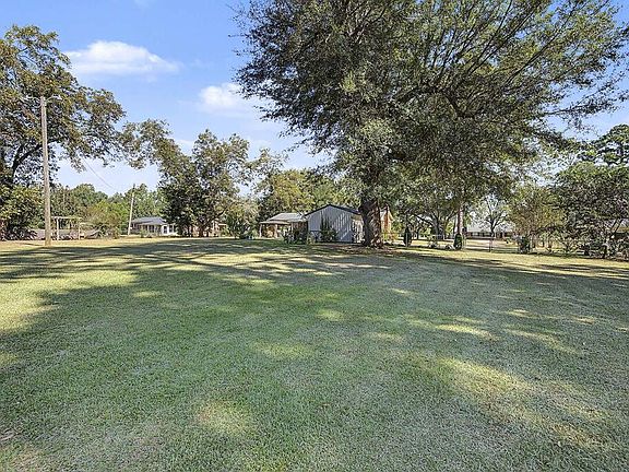 2nd image of 3213 Higgins Dr