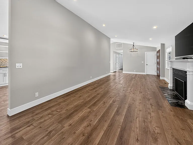 3221 Lunada Ln — Photo 7