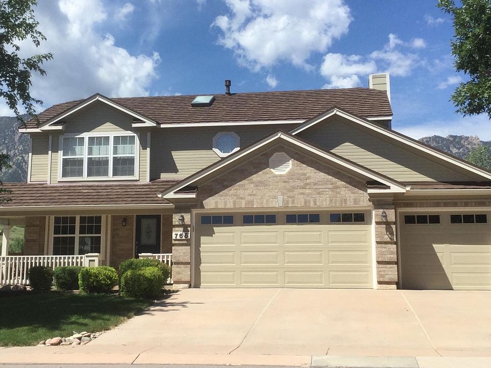 765 AMBERGLEN COURT 5 Bedrooms 3.5 Bathrooms