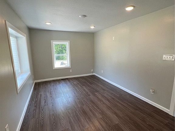 5th image of 2220 Koehler Ave