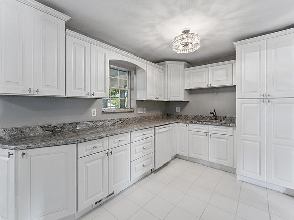 4th image of 1549 Wilton Dr