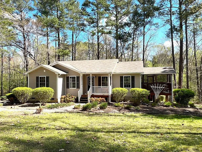 818 Country Club Dr — Photo 1