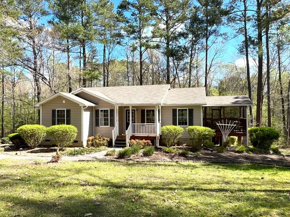 818 Country Club Dr, Gasburg, VA 23857