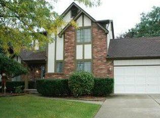 524 Kentucky Dr, Rochester Hills, MI 48307