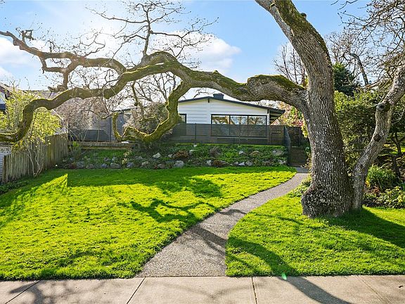 3rd image of 1262 Roslyn Rd