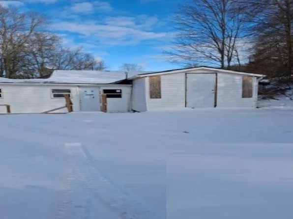135 Jamison St, Petrolia, PA 16050