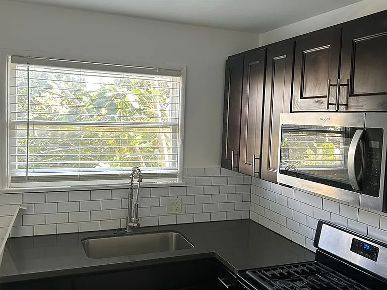 Evans Apartments — Photo 71