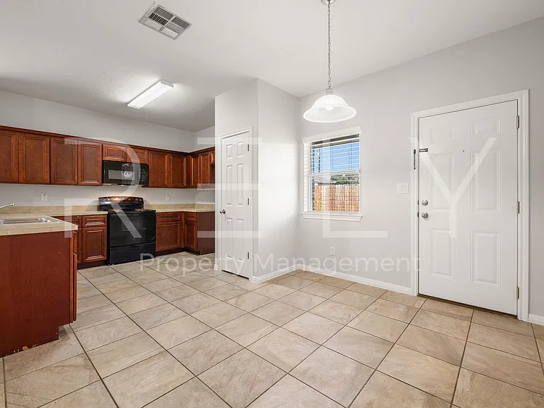 PM2-LH412 Carl Shipp Dr — Photo 9
