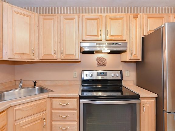 4th image of 65 Milliken Ave APT 6