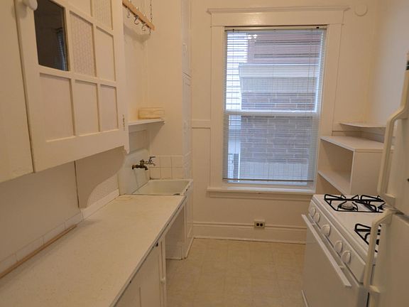 3rd image of 215 Pontius Ave N APT 5