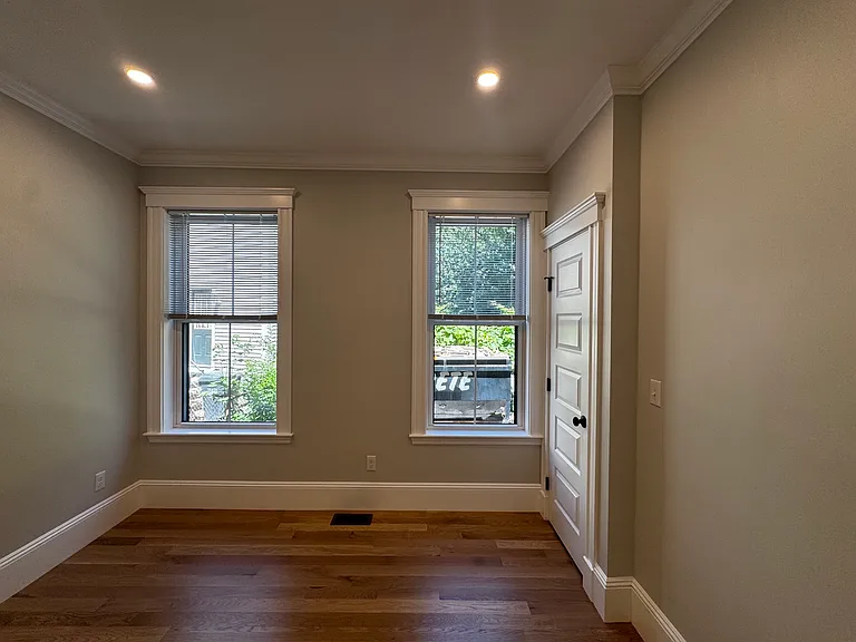 168-170 Webster Ave #1 — Photo 7