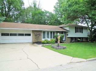 1218 Brigadoon Dr, Dixon, IL 61021