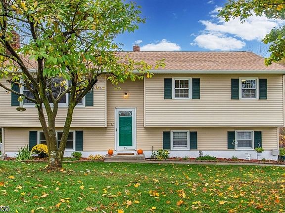 3rd image of 35 Ivy Pl