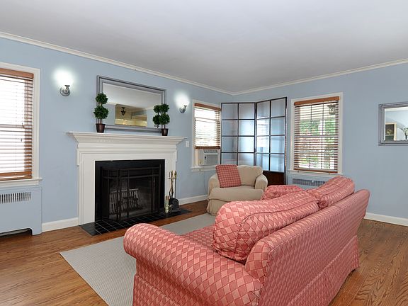 2nd image of 49 Holly St