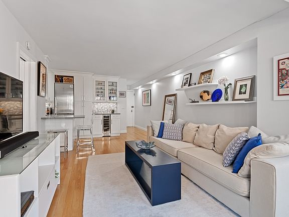 3rd image of 137 E 36th St #6D