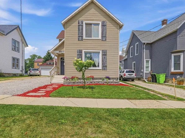 206 4th St, Beaver Dam, WI 53916