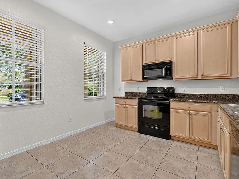 158 W Thatch Palm Cir — Photo 4