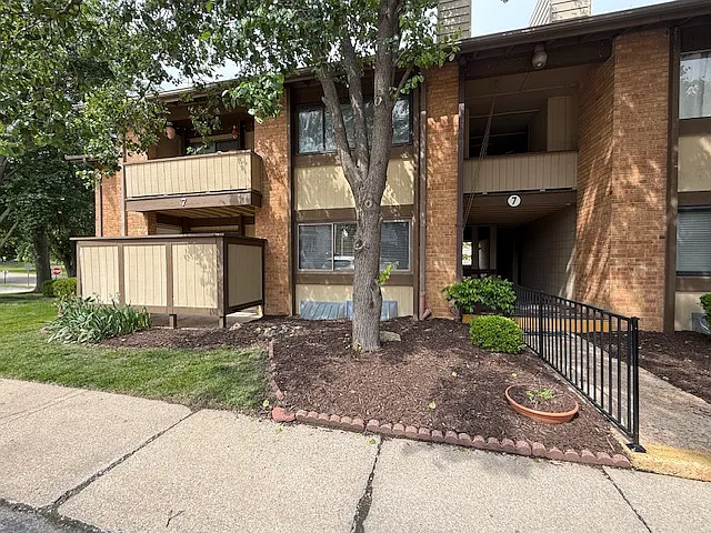 7 Fairways Cir #C — Photo 5