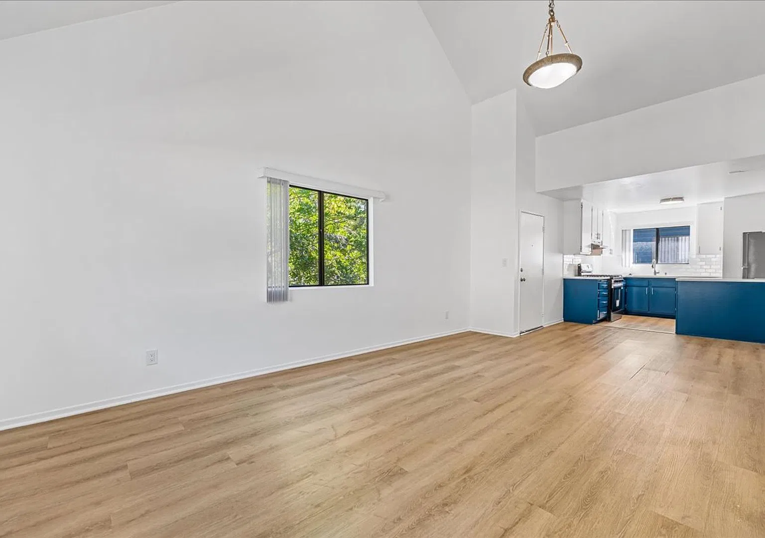 Gorgeous Top Floor Apartment | Sky High Vaulted Ceilings — Photo 1