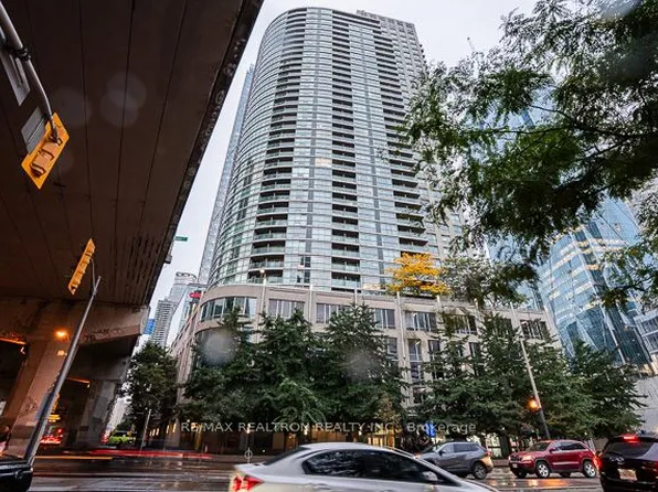 18 Yonge St #808, Toronto, ON M5E 1Z8