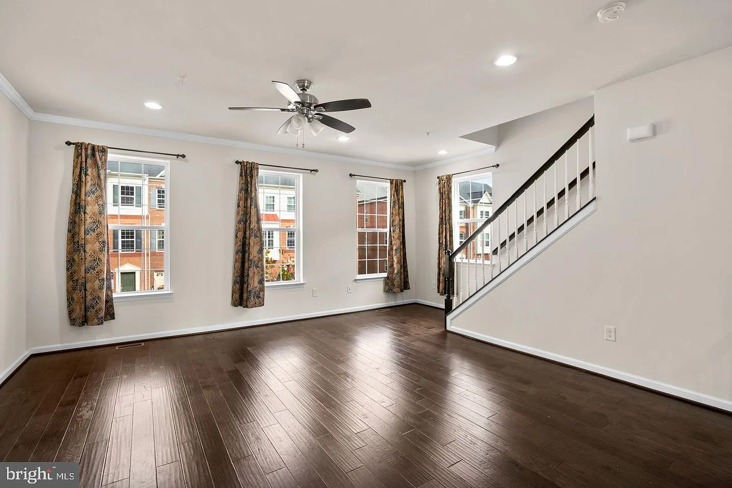 3 bed, 4.0 bath, 2251 sqft, $3,300 — Photo 4
