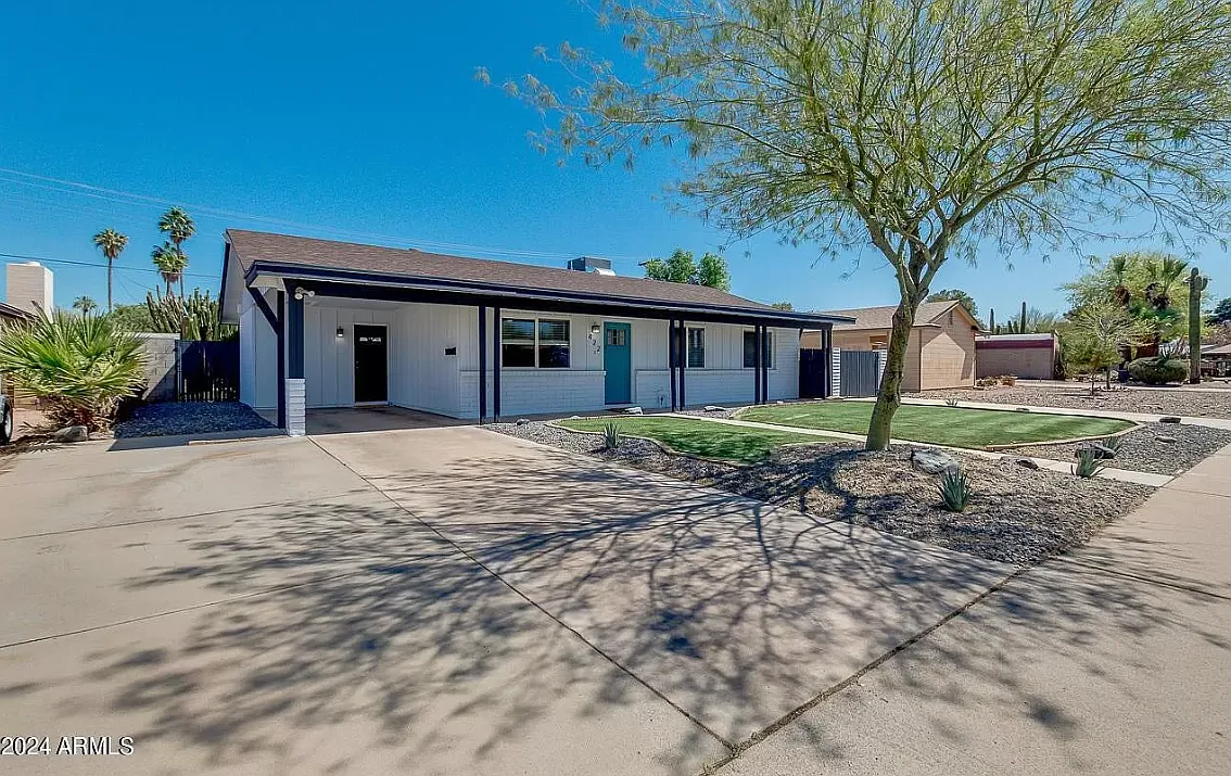 Building Photo - 422 E Balboa Dr