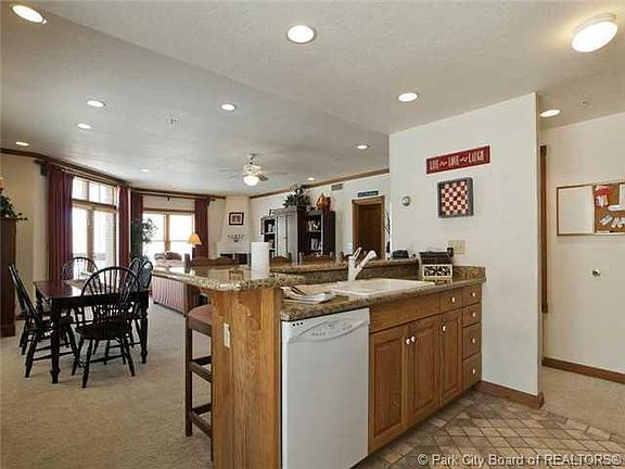 4th image of 693 Main St #3E