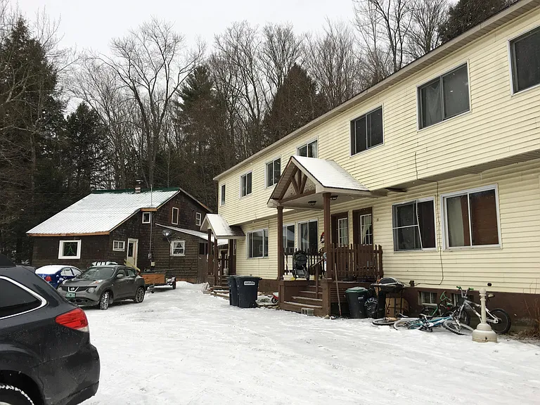 104 College Hl — Photo 8